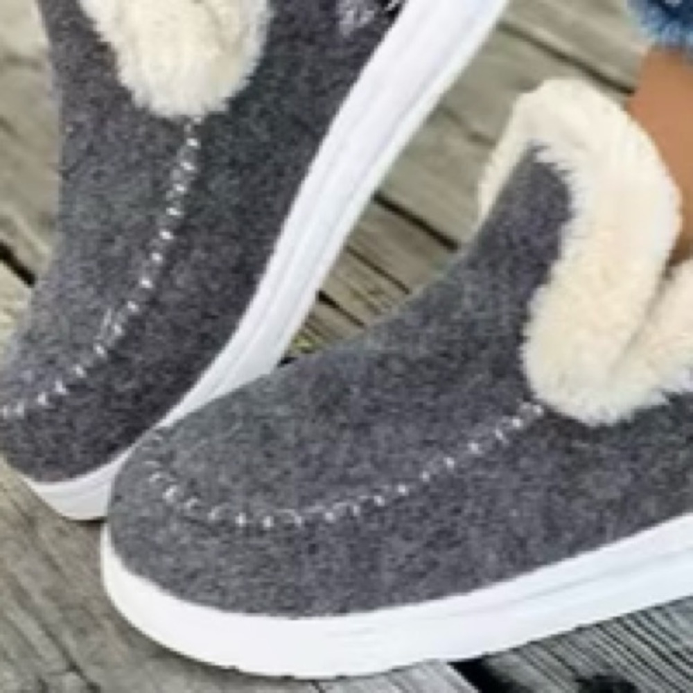 Fuzzy Gray Lined Comfy Women's Winter Shoes Boots Slippers